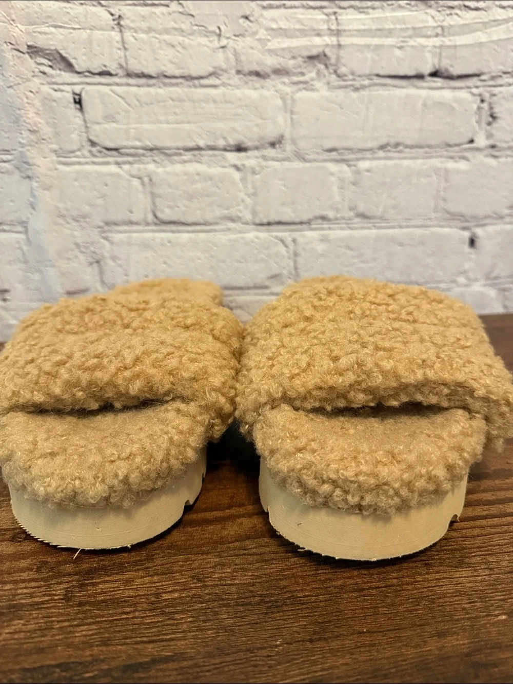 Serra Cozy Teddy Fleece Slide Slippers in Camel by